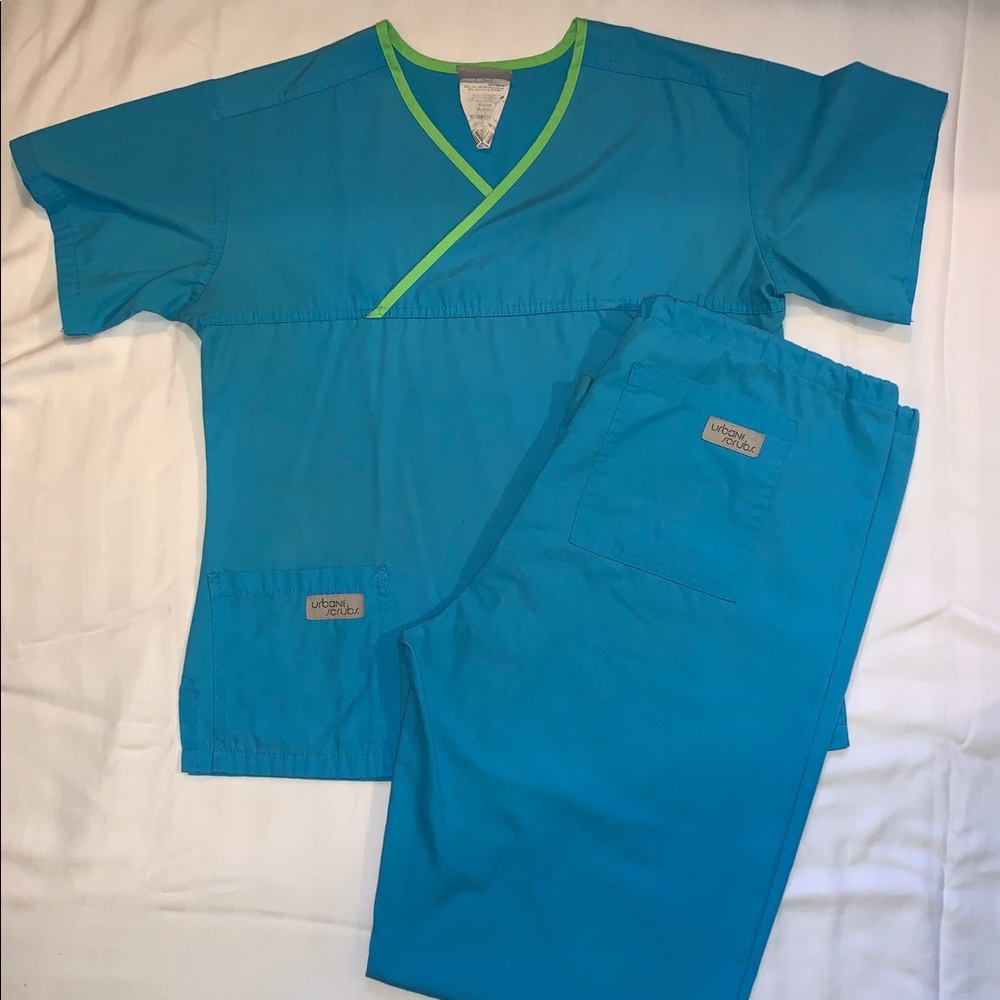 Classic urbane scrub set